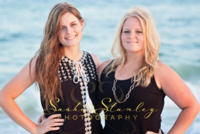 Twin Sisters : Sasha Stanley Photography : Atlanta TX : Senior Photos : Senior Photography : Beach Photograph : Orange Beach